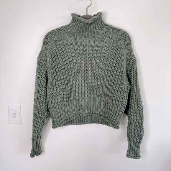 H&M chunky knit mock neck Crop sweater - Picture 1 of 7
